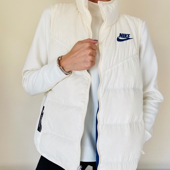 NWT Nike Windrunner Reversible Puffer down Vest - Picture 1 of 8